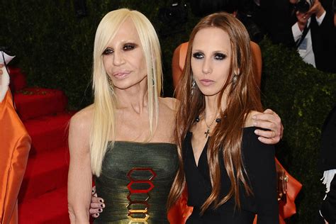 storia di donatella versace è figlia|what happened to donatella versace's face.